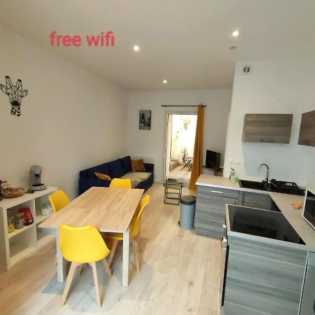Apartament Patio Cosy Thizy-les-Bourgs Zewnętrze zdjęcie