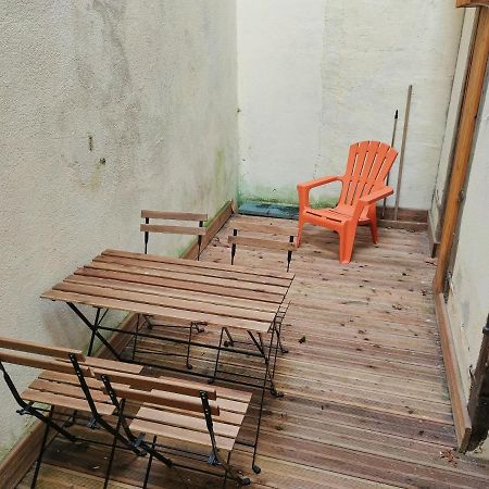 Apartament Patio Cosy Thizy-les-Bourgs Zewnętrze zdjęcie