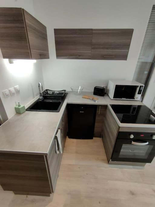 Apartament Patio Cosy Thizy-les-Bourgs Zewnętrze zdjęcie