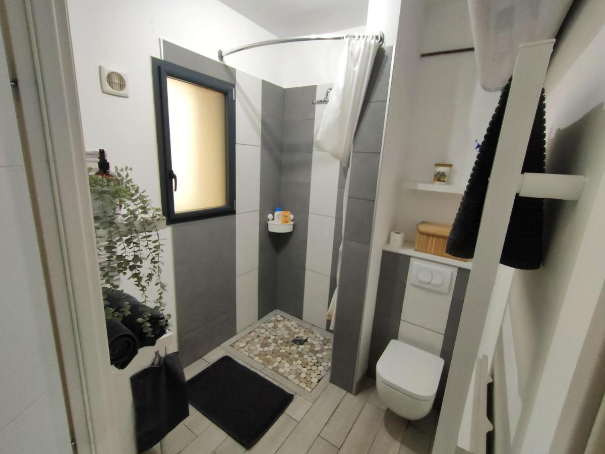 Apartament Patio Cosy Thizy-les-Bourgs Zewnętrze zdjęcie